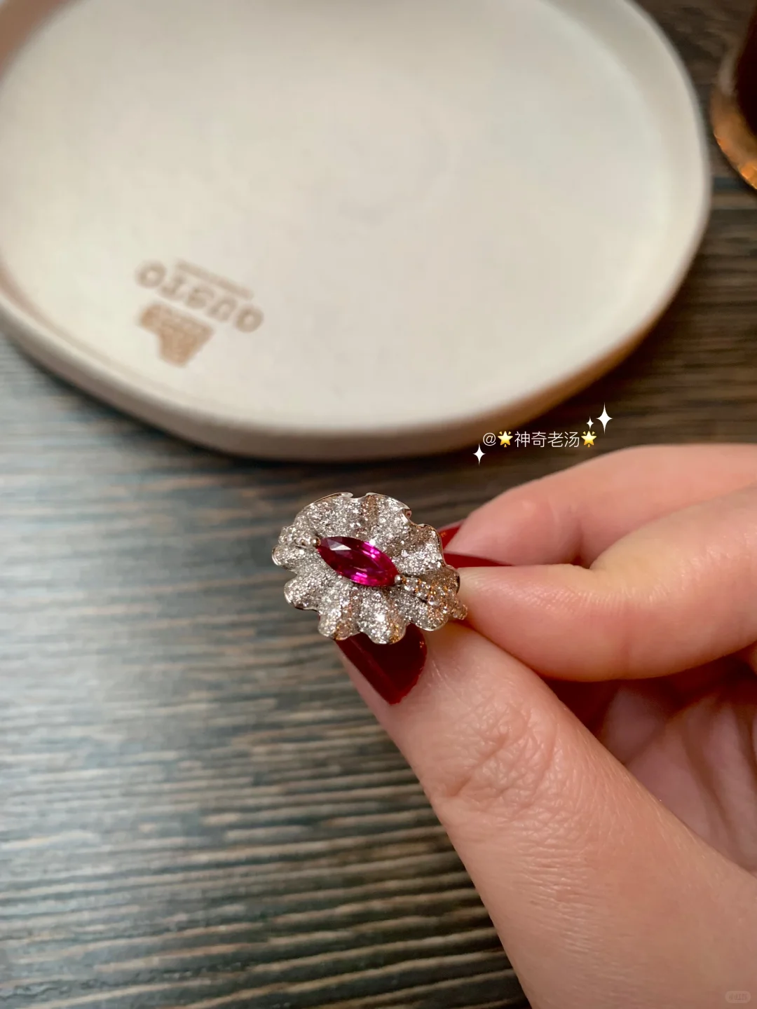 采一朵褶裥之际的小红花献给不朽的少女心💗