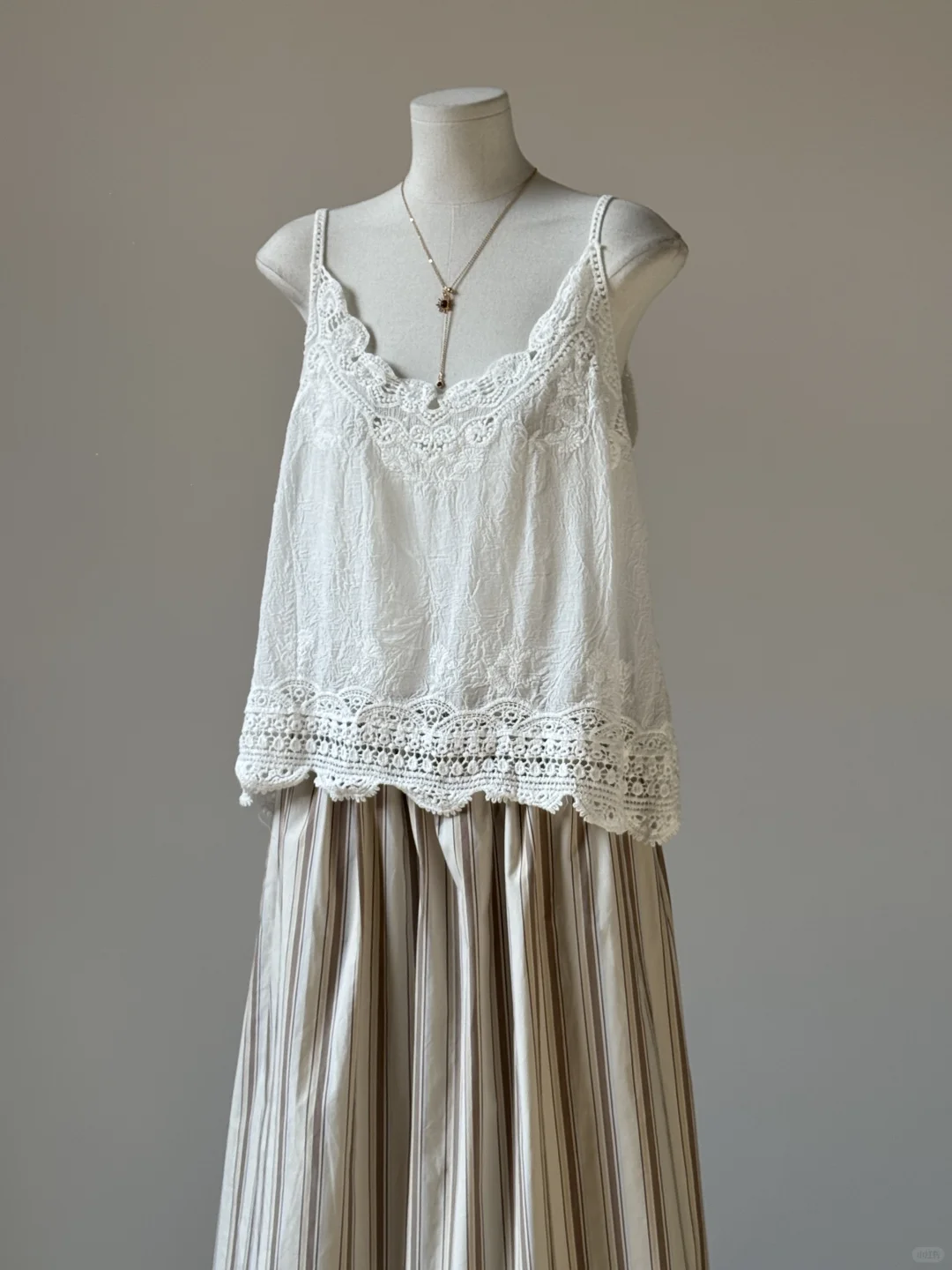 超级温柔慵懒风的蕾丝吊带穿搭~