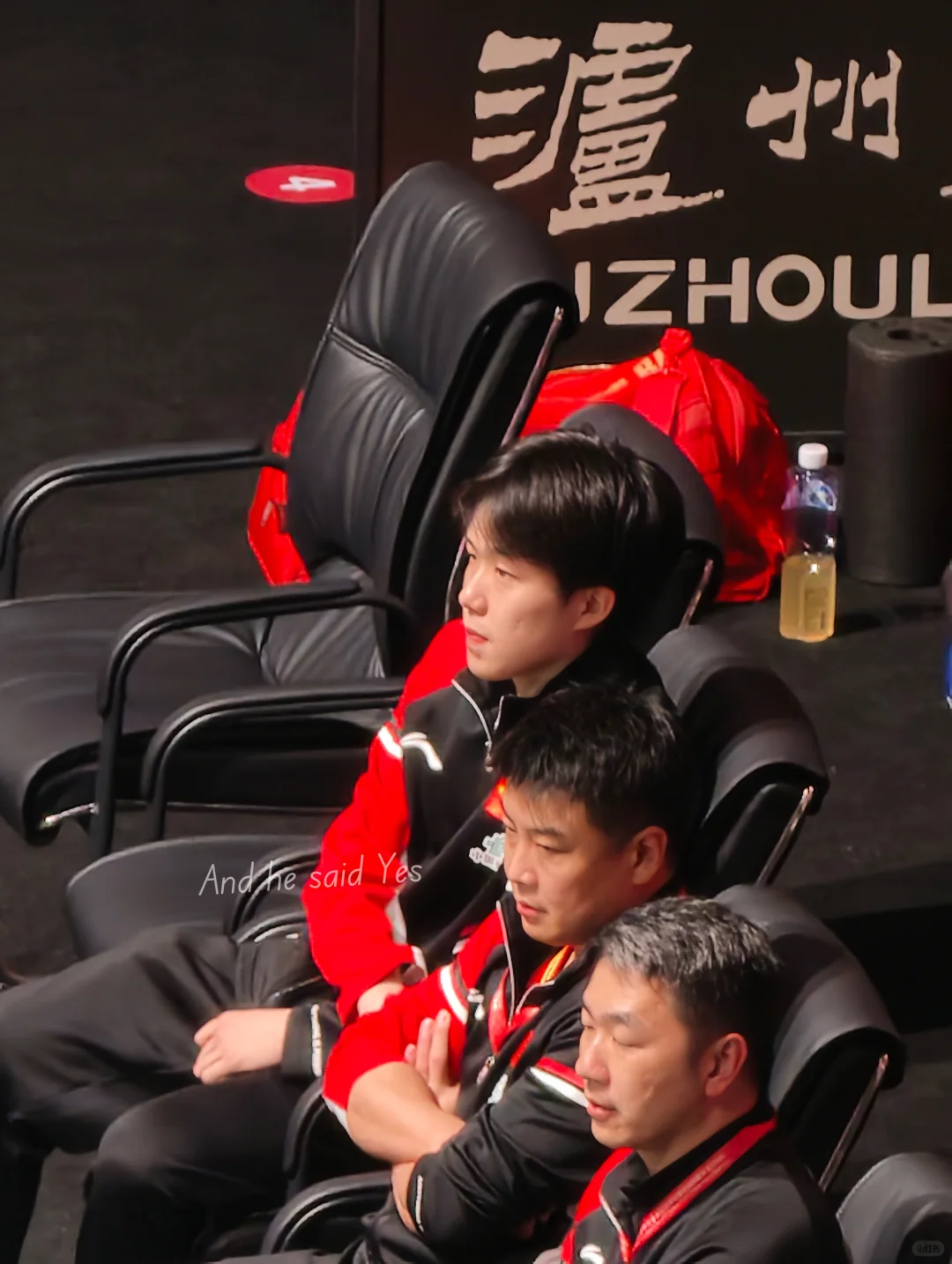 两个漂亮小孩儿