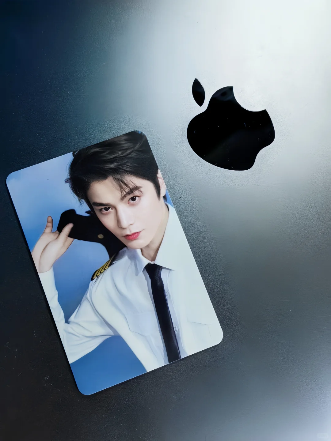 誓言回涩在冷色调的阴雨天.