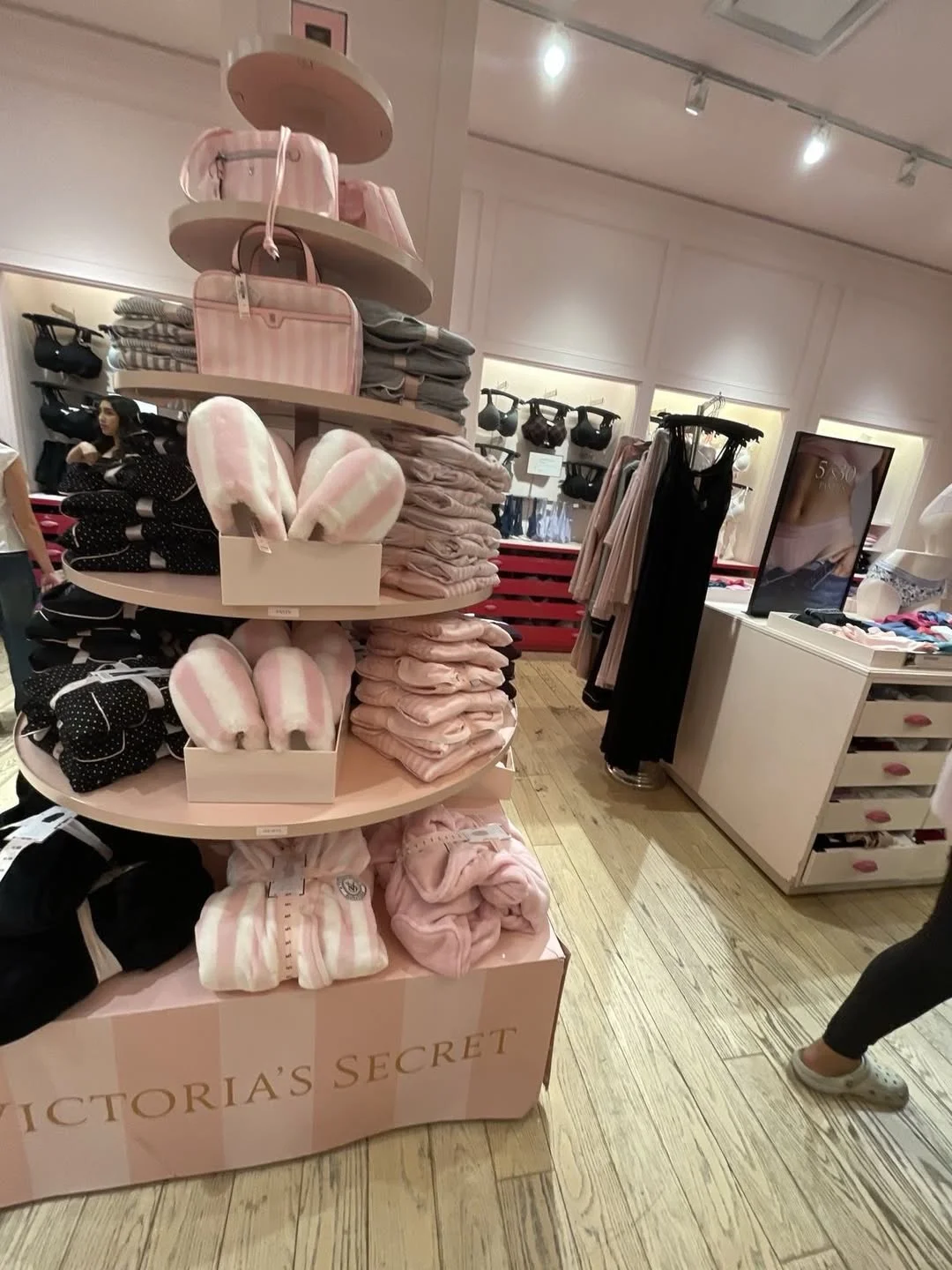 维秘小裙子飞起来啦