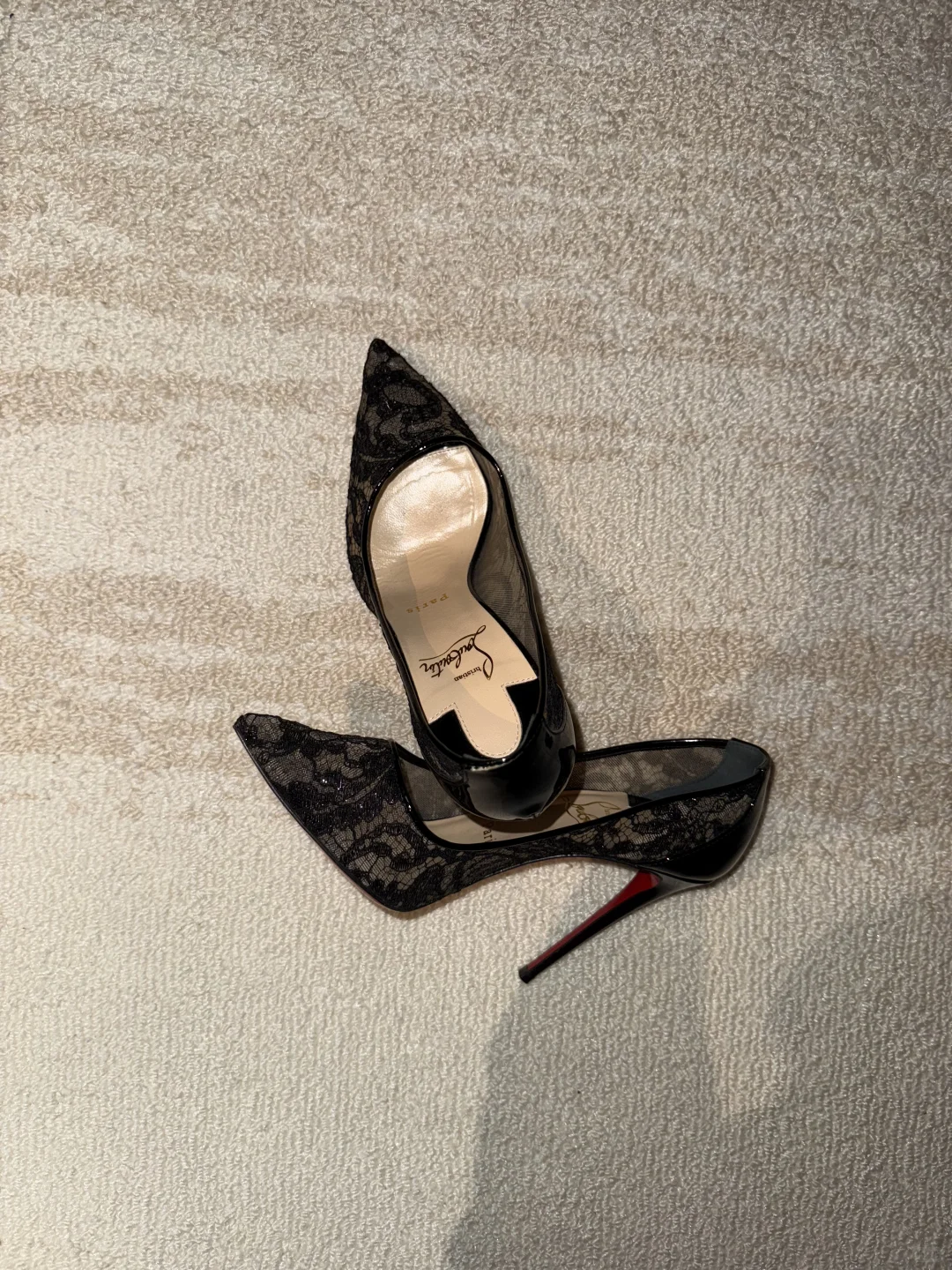 漆皮和蕾丝的碰撞