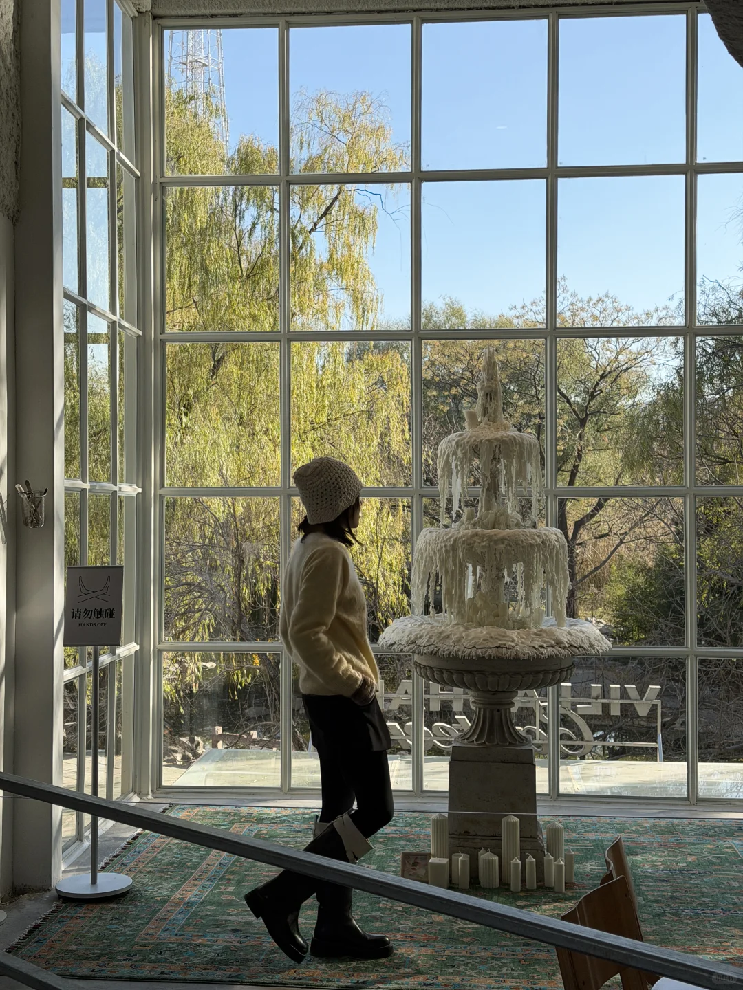 在为了沙卡第一次接受美眉抛媚眼的小孩儿哥