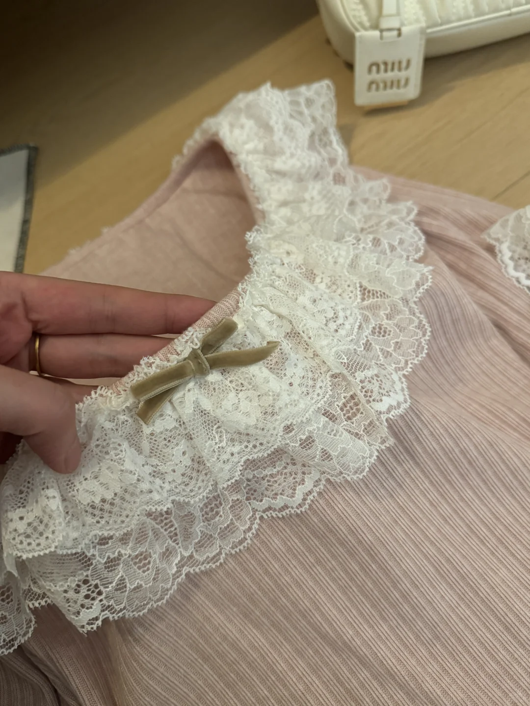 【皎皎初心】纯欲U领蕾丝tee