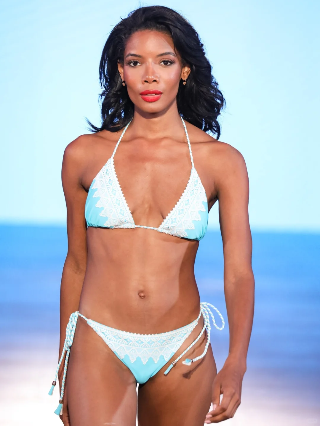 性感蕾丝比基尼🔥T台走秀