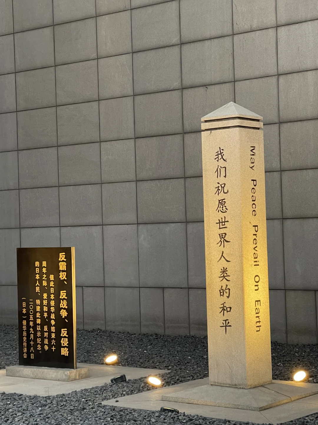 坏人的血才是黑色的，而我们永远万紫千红