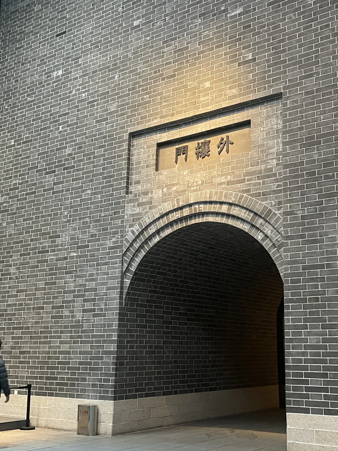 坏人的血才是黑色的，而我们永远万紫千红