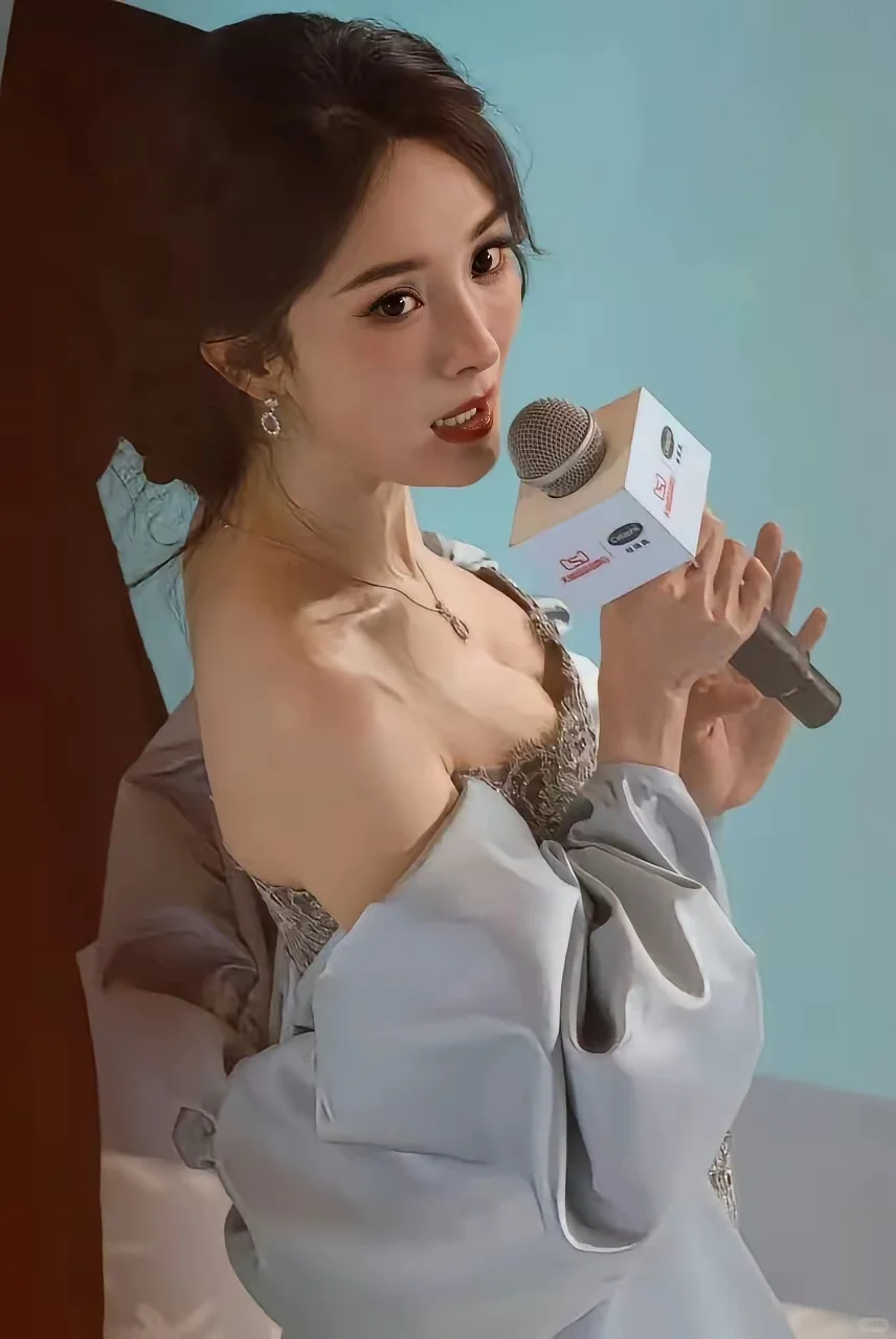 杨幂，大幂幂，名符其实，御姐风！❤