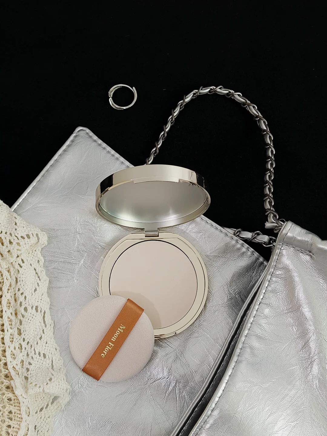 冬天从“油物”变“尤物”，只差一块粉饼