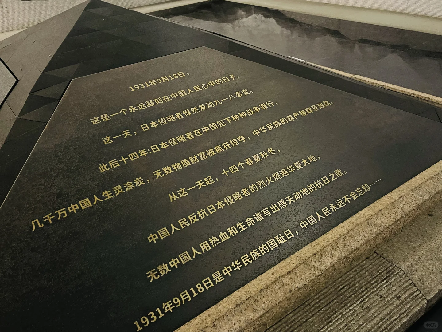 坏人的血才是黑色的，而我们永远万紫千红