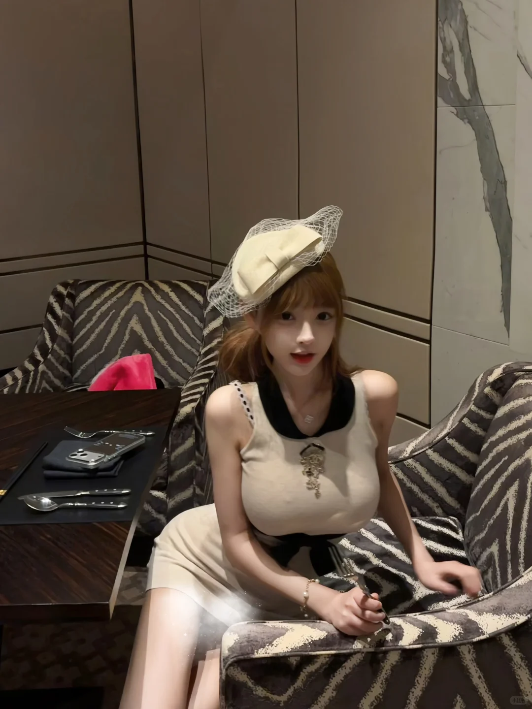 我吃吃地看着你