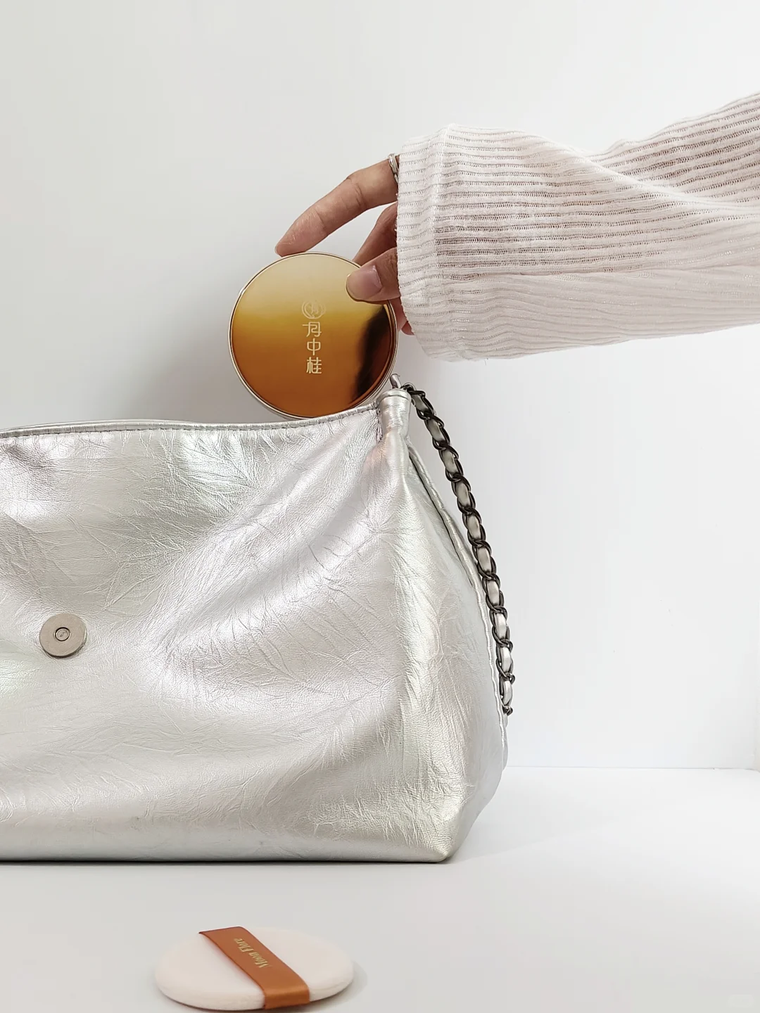 冬天从“油物”变“尤物”，只差一块粉饼