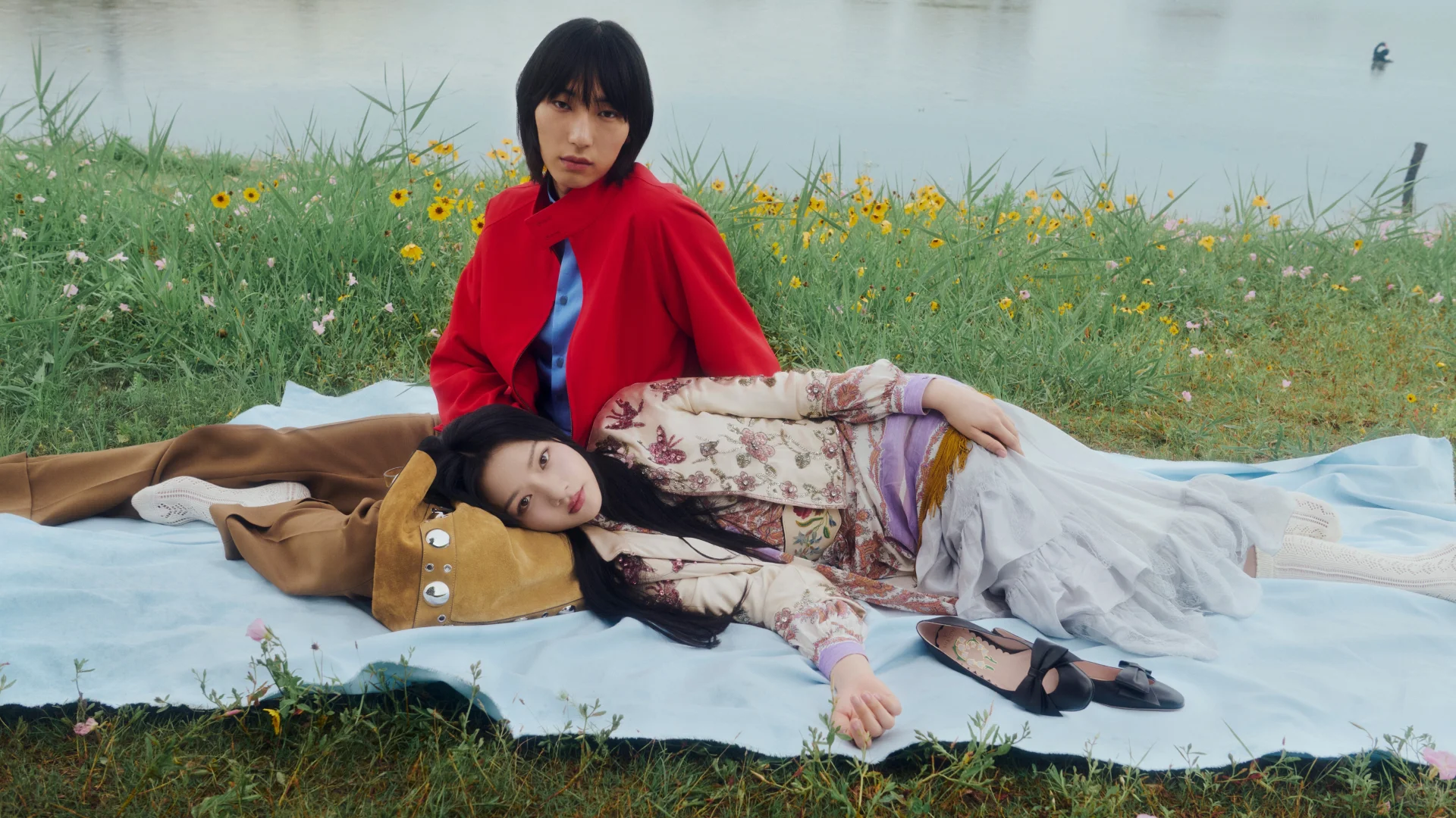 任敏白丝美腿穿搭，清纯甜美