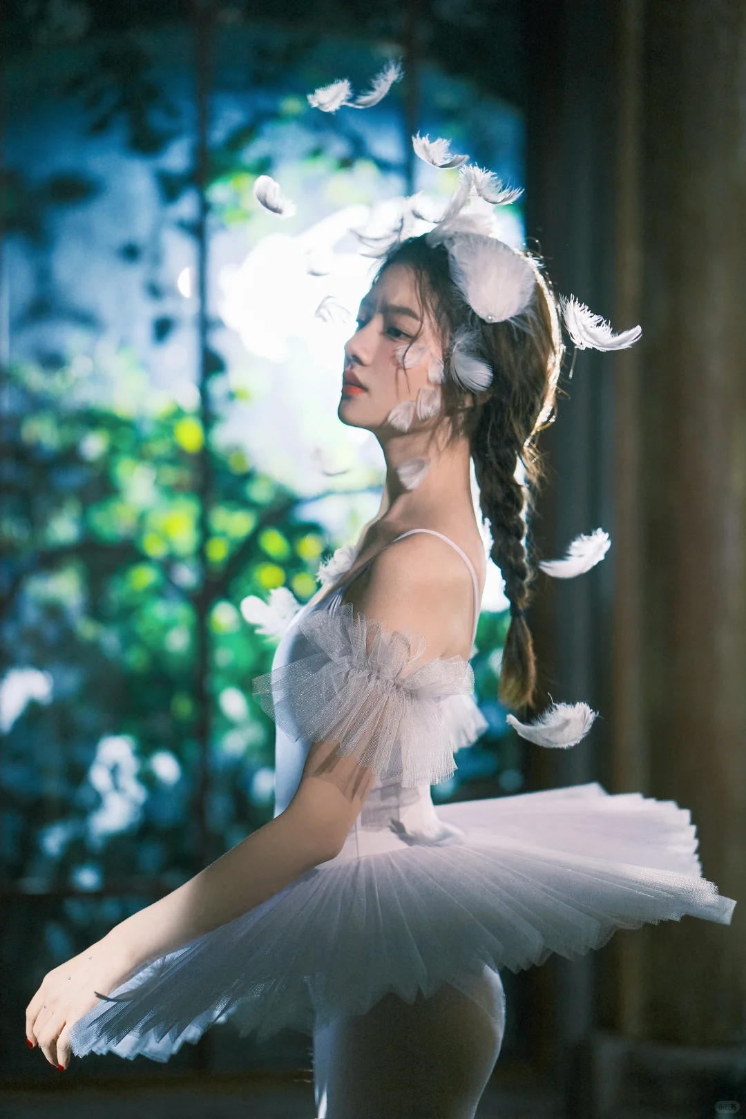 任敏白丝美腿穿搭，清纯甜美