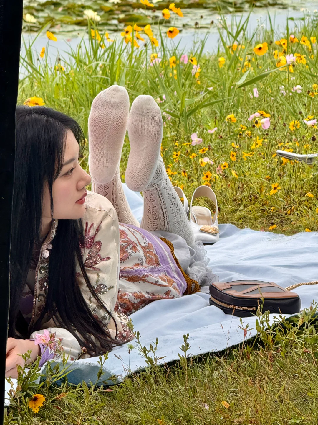 任敏白丝美腿穿搭，清纯甜美