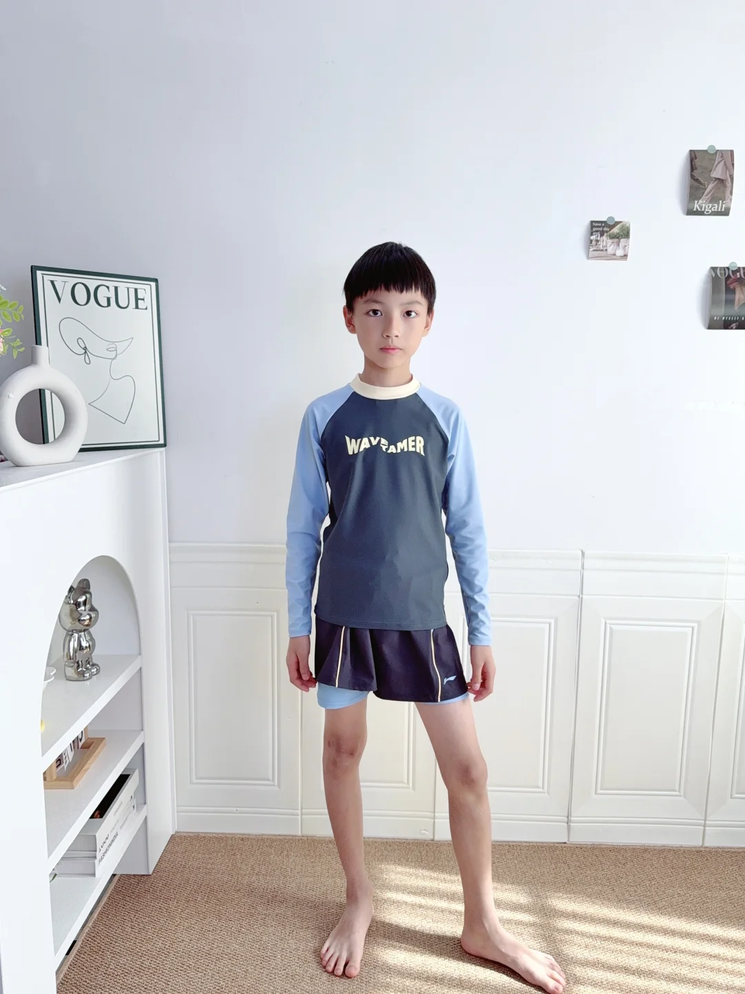 大冬天矜矜业业拍泳衣的哥哥