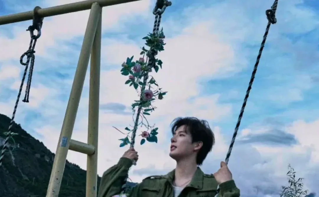 老王哥这七张可太适合做手机壁纸了