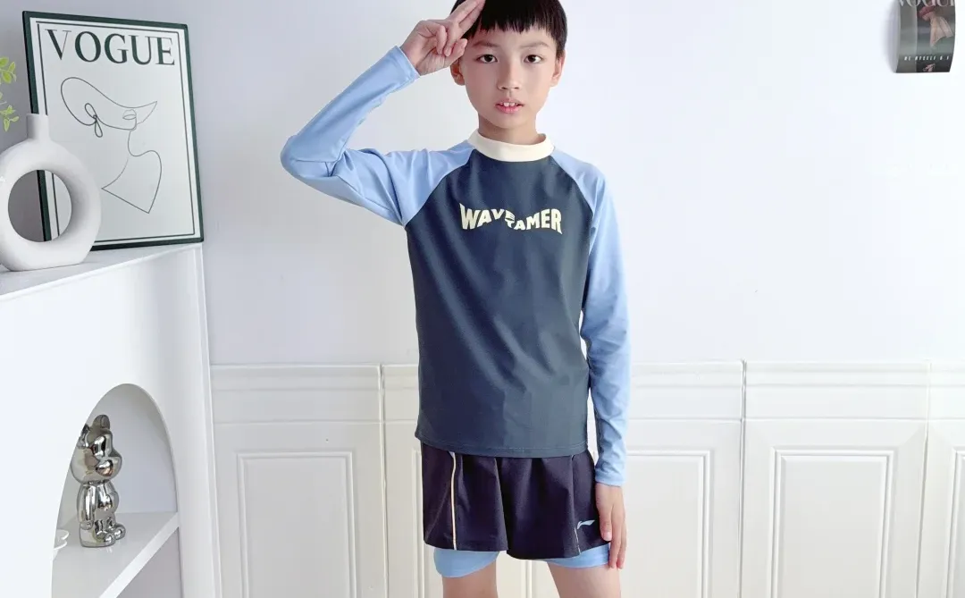 大冬天矜矜业业拍泳衣的哥哥