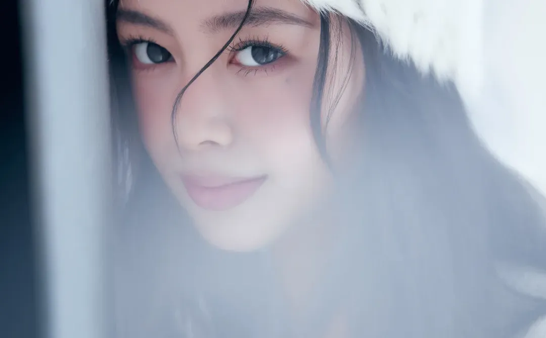 不为自己设限 自带慵懒感的少女写真