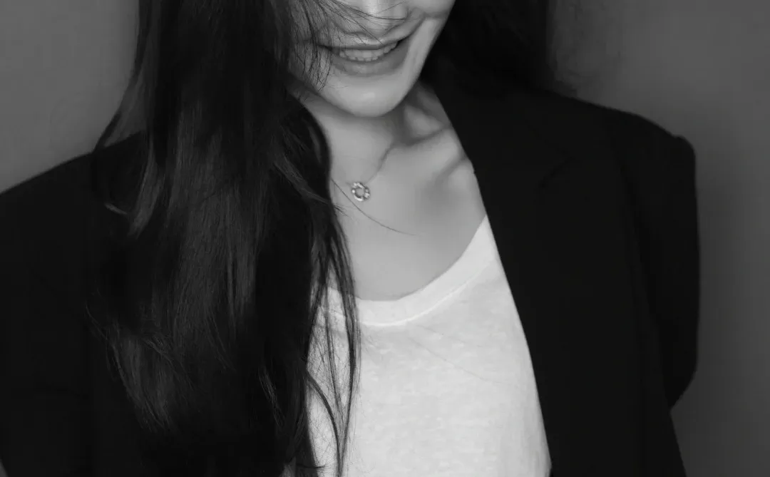 她好迷人｜黑白情绪肖像