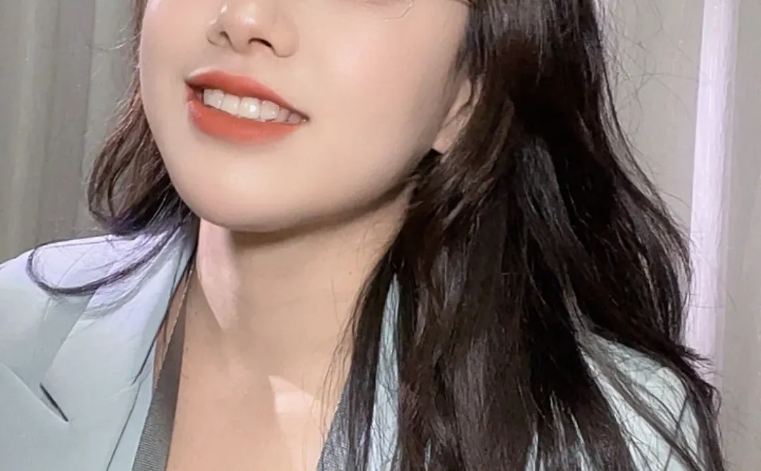 微胖少妇、反差感、制服御姐