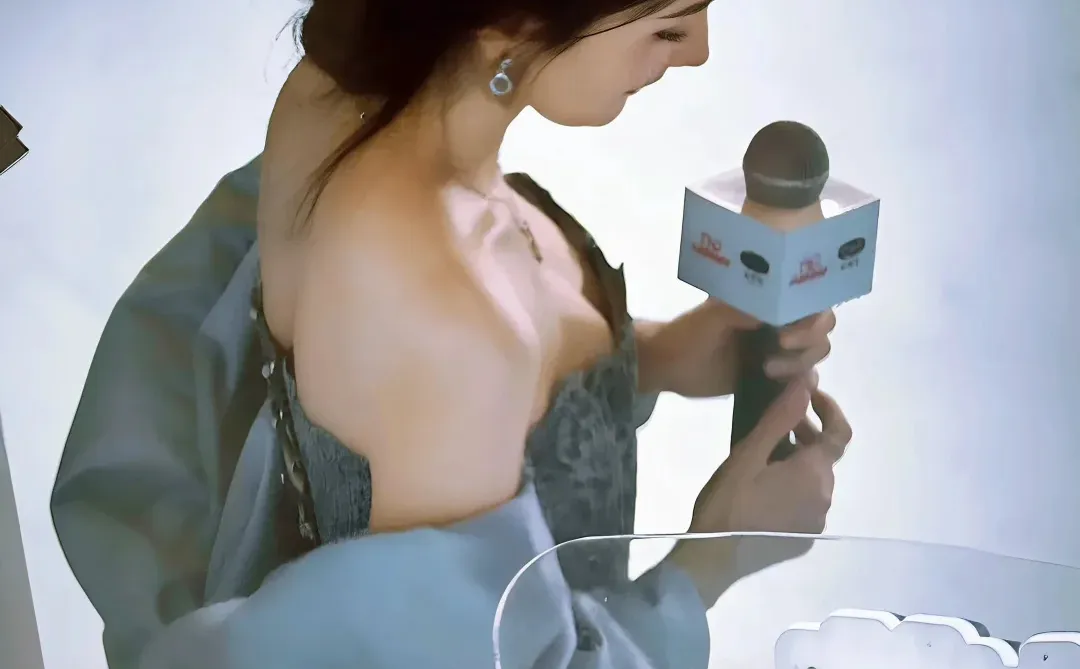 和杨幂对视的那一刻是不是仿佛看到天仙下凡