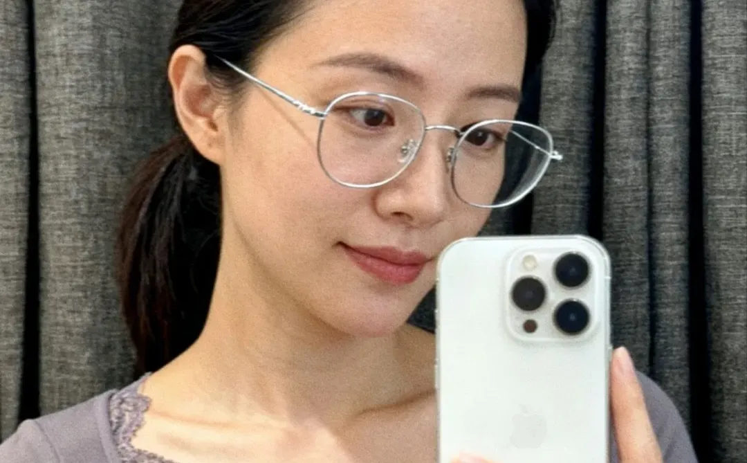 素颜照你们说有少妇味，能看出多少岁呢？