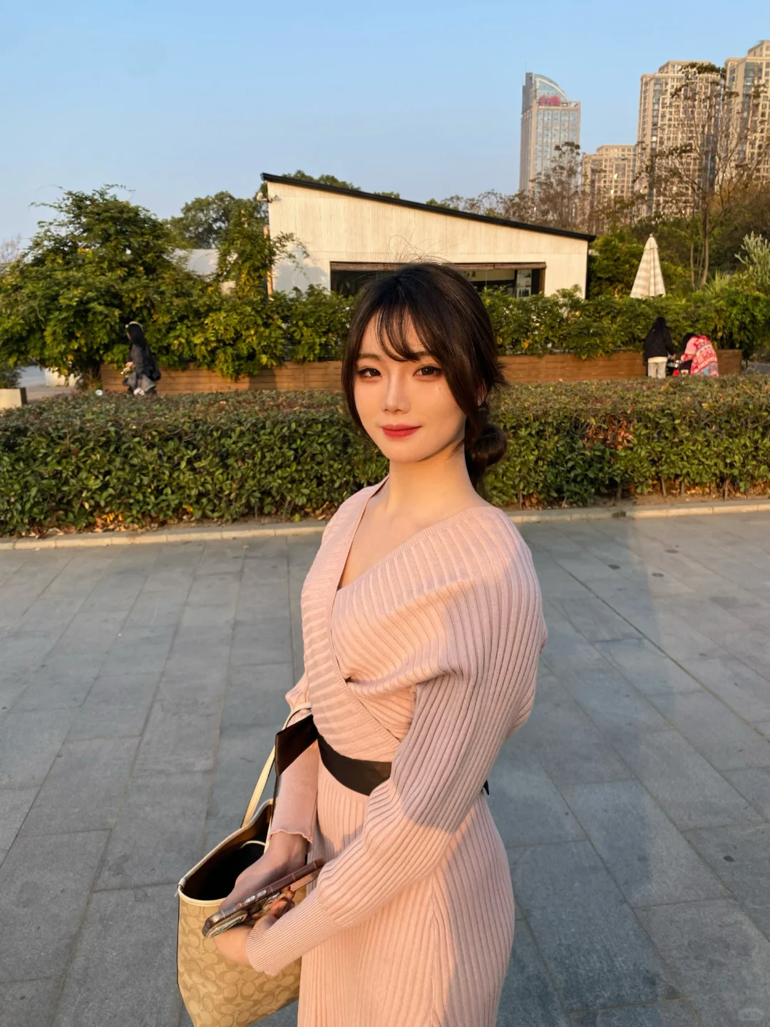 朋友说这张像少妇？