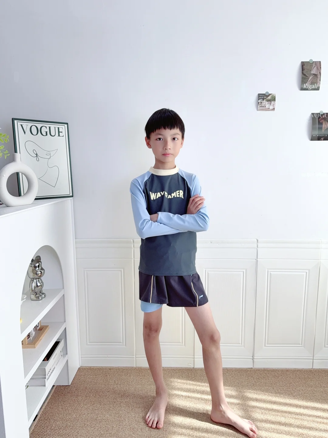 大冬天矜矜业业拍泳衣的哥哥