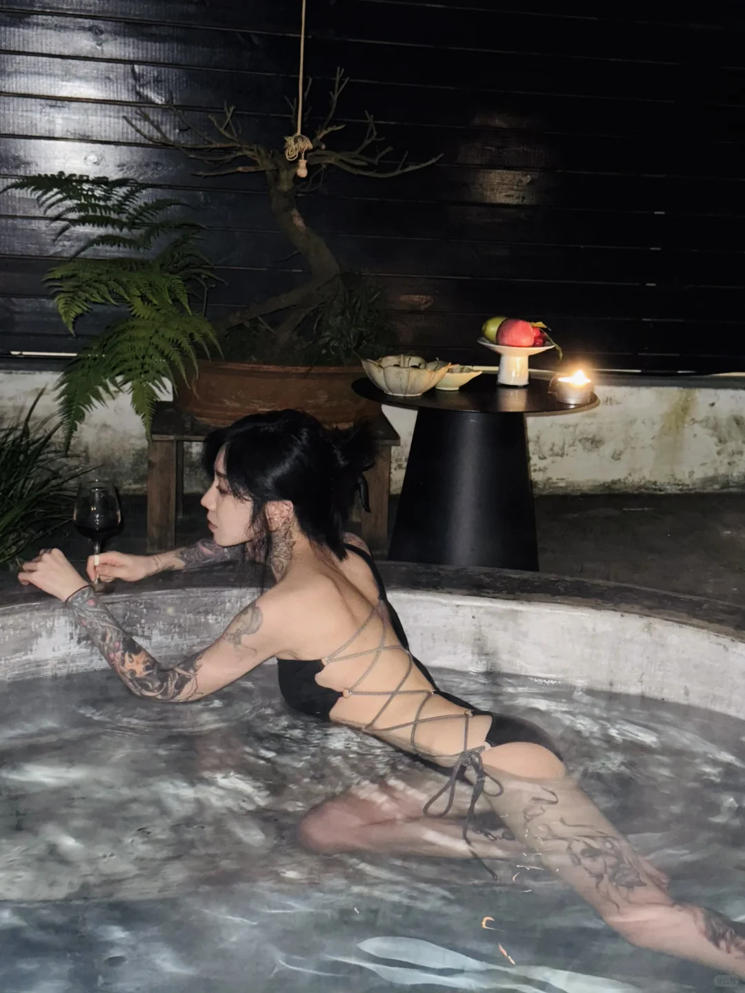 替姐妹們試了這件傳說中綁成五花肉的泳衣🫣