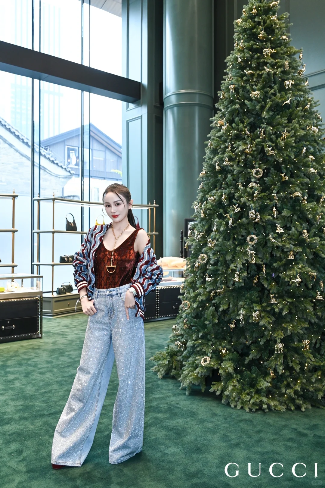 女神穿着NN闯Gucci 简直美炸了😻