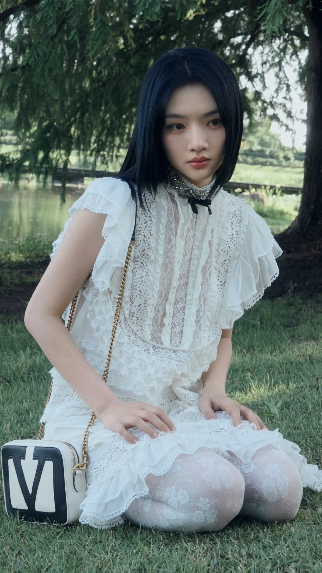 任敏白丝美腿穿搭，清纯甜美