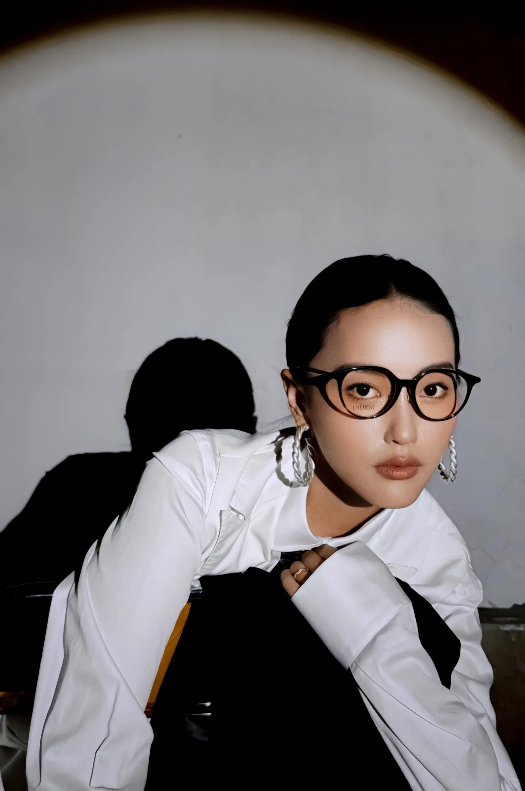 在天台拍一组“杂志封面”