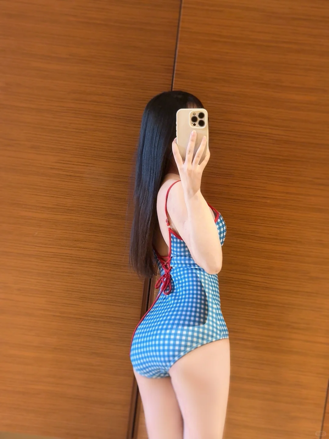 这件泳衣谁拍谁好看！蓝蓝的