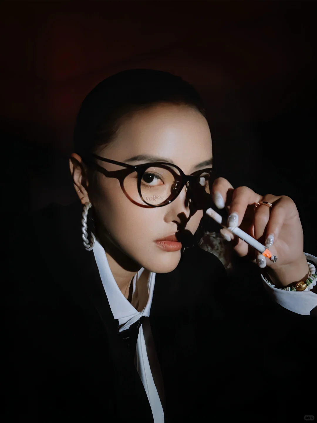 在天台拍一组“杂志封面”