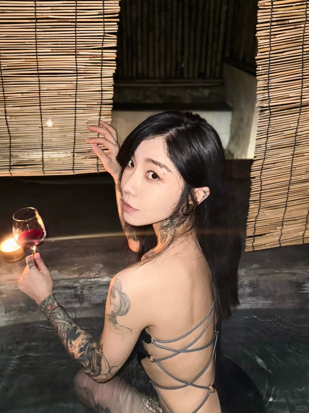 替姐妹們試了這件傳說中綁成五花肉的泳衣🫣