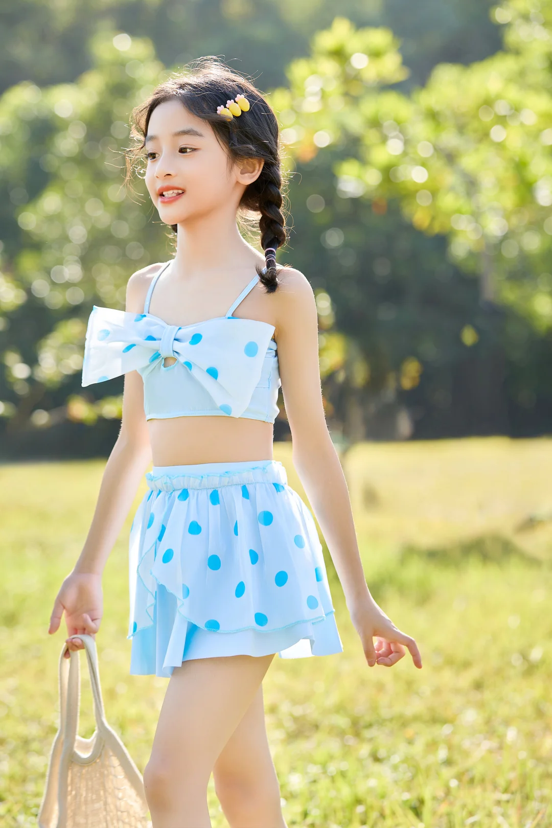 这个蝴蝶结泳衣真的好可爱啊～