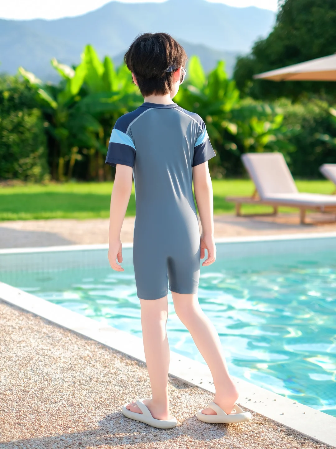这件灰蓝撞色竞速泳衣！真的泰酷啦！💙