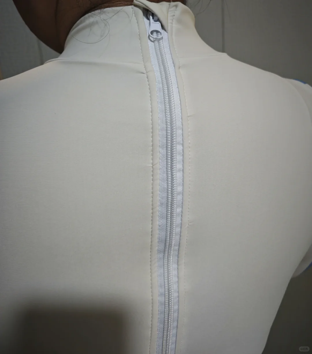 对胖胖友好的显色泳衣👙