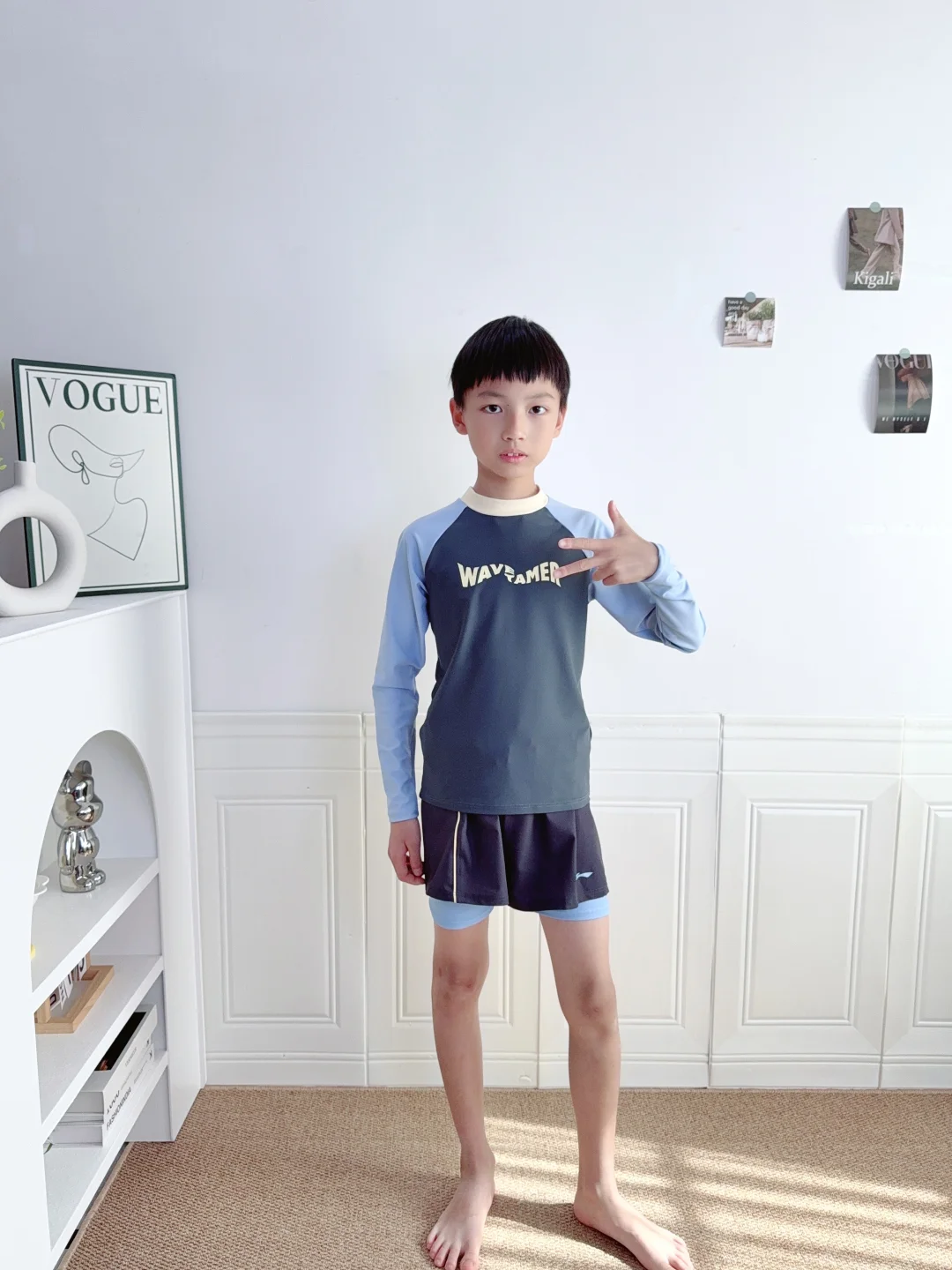 大冬天矜矜业业拍泳衣的哥哥