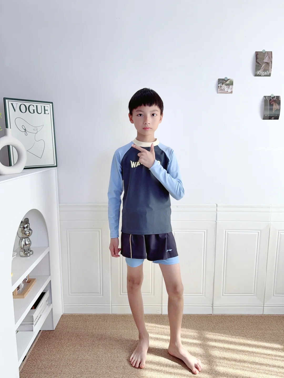 大冬天矜矜业业拍泳衣的哥哥