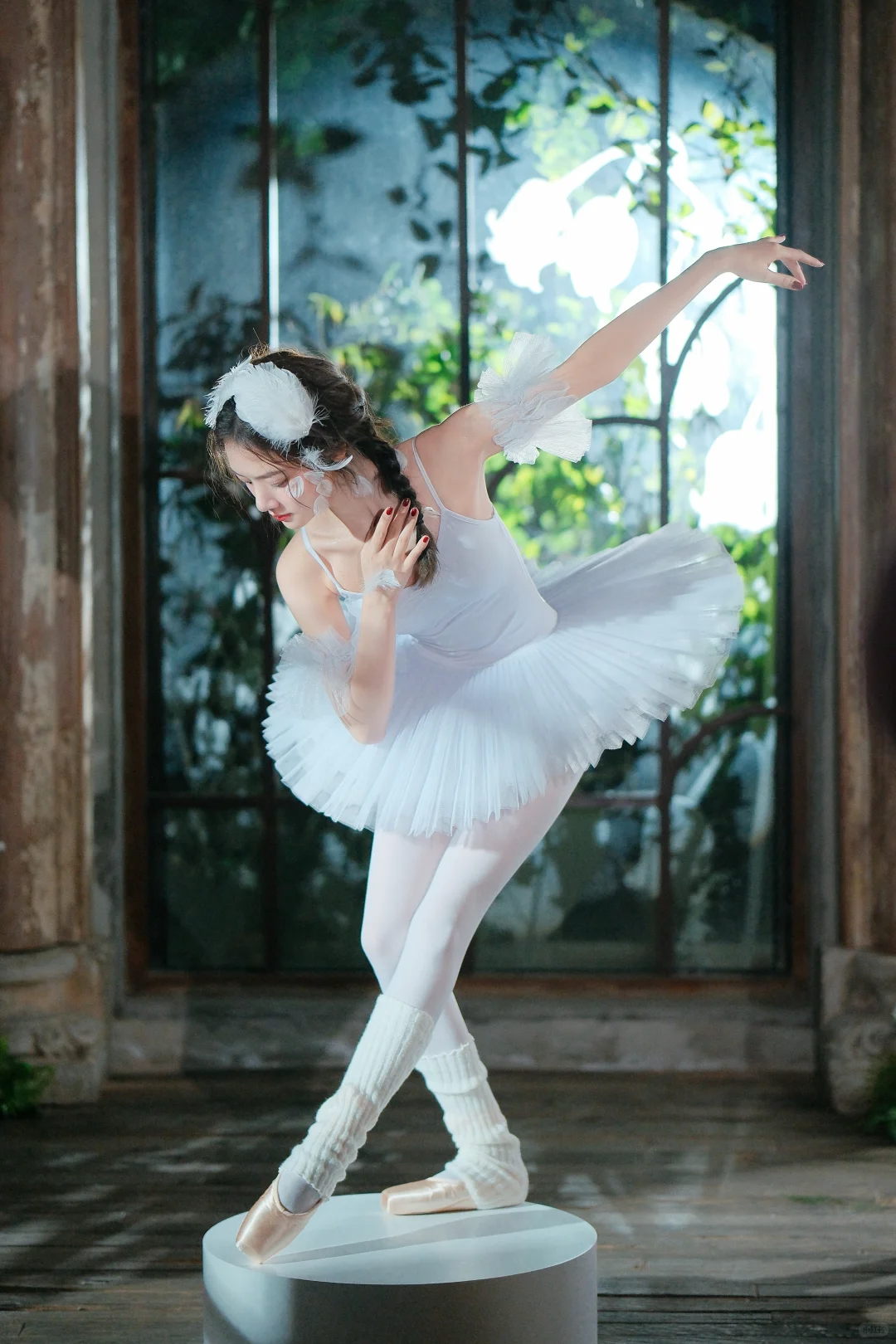 任敏白丝美腿穿搭，清纯甜美