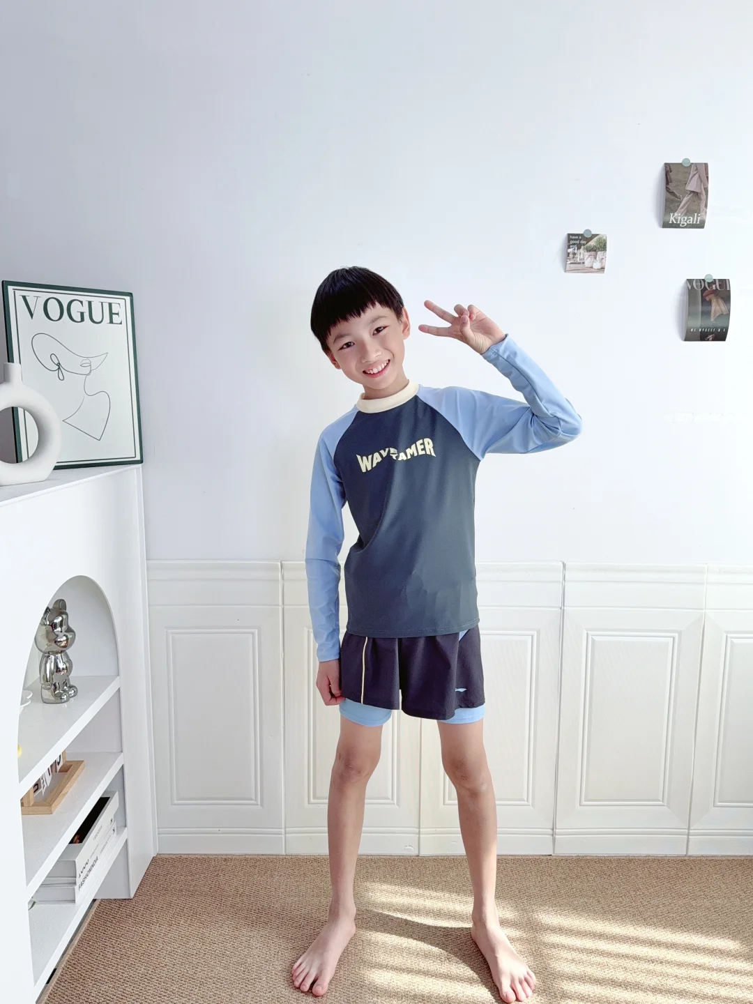 大冬天矜矜业业拍泳衣的哥哥