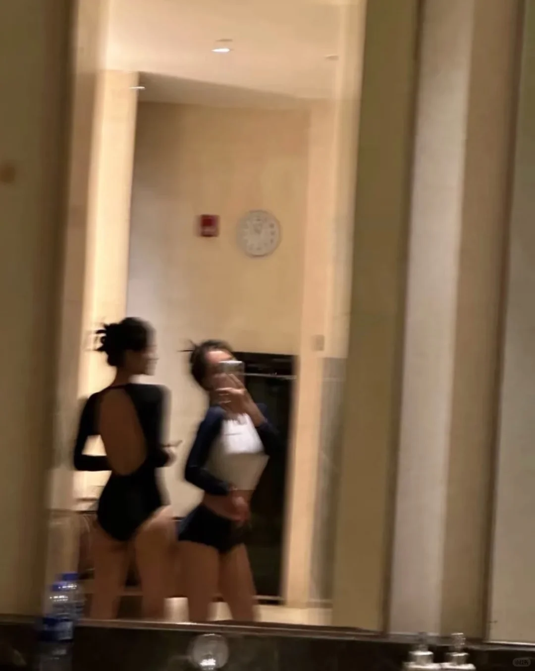 原来女生都喜欢这样的泳衣