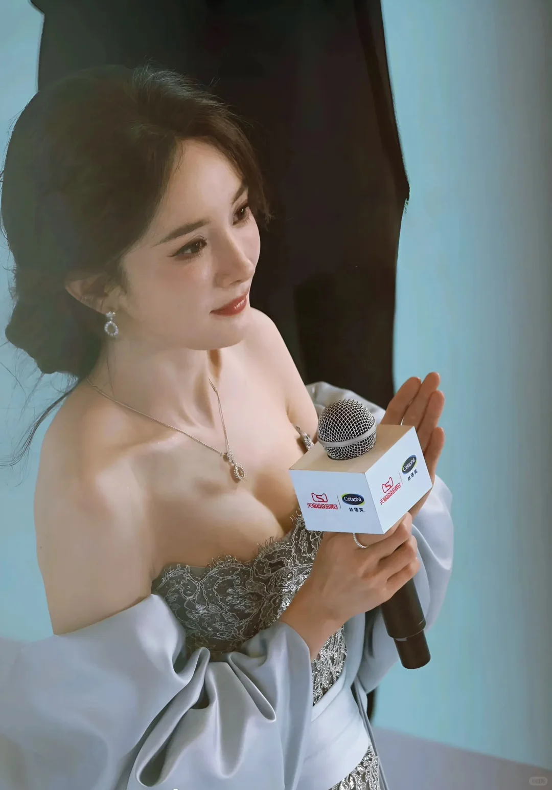 和杨幂对视的那一刻是不是仿佛看到天仙下凡