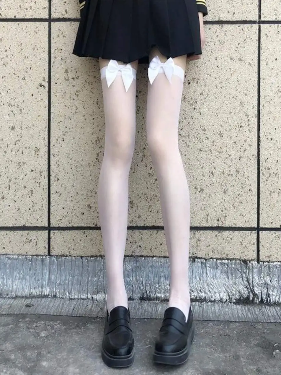 谁懂啊🤩 这蝴蝶结丝袜也太绝了吧！