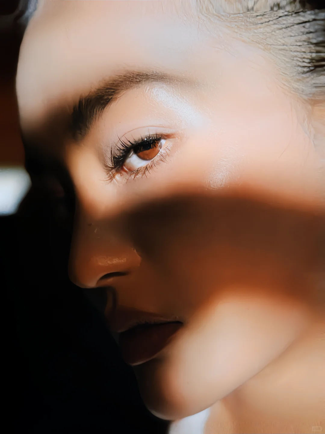 在天台拍一组“杂志封面”