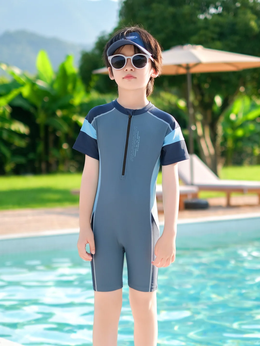 这件灰蓝撞色竞速泳衣！真的泰酷啦！💙