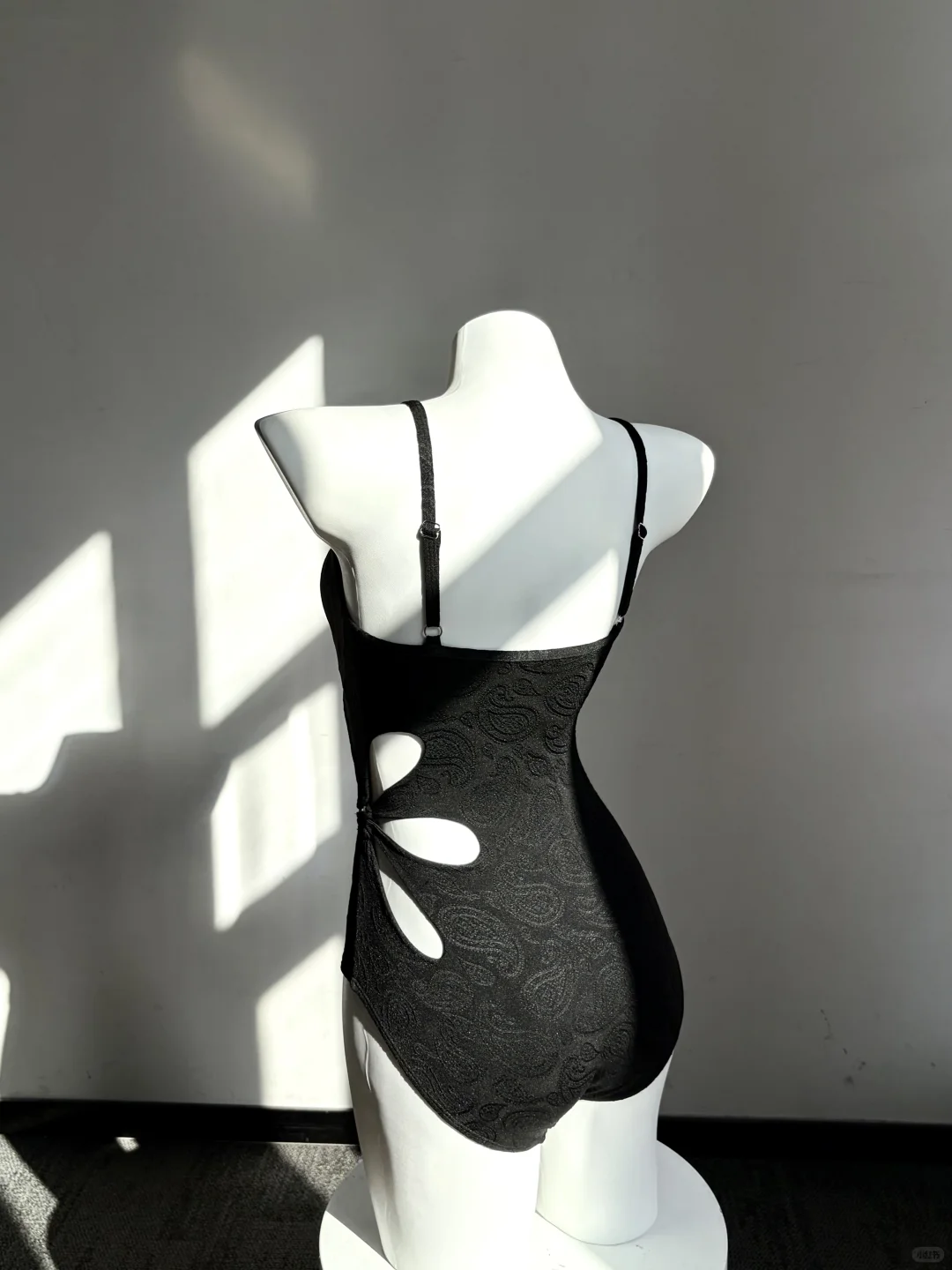 温泉泳衣黑vs浅蓝二选一！谁来帮我断个卦🧐？