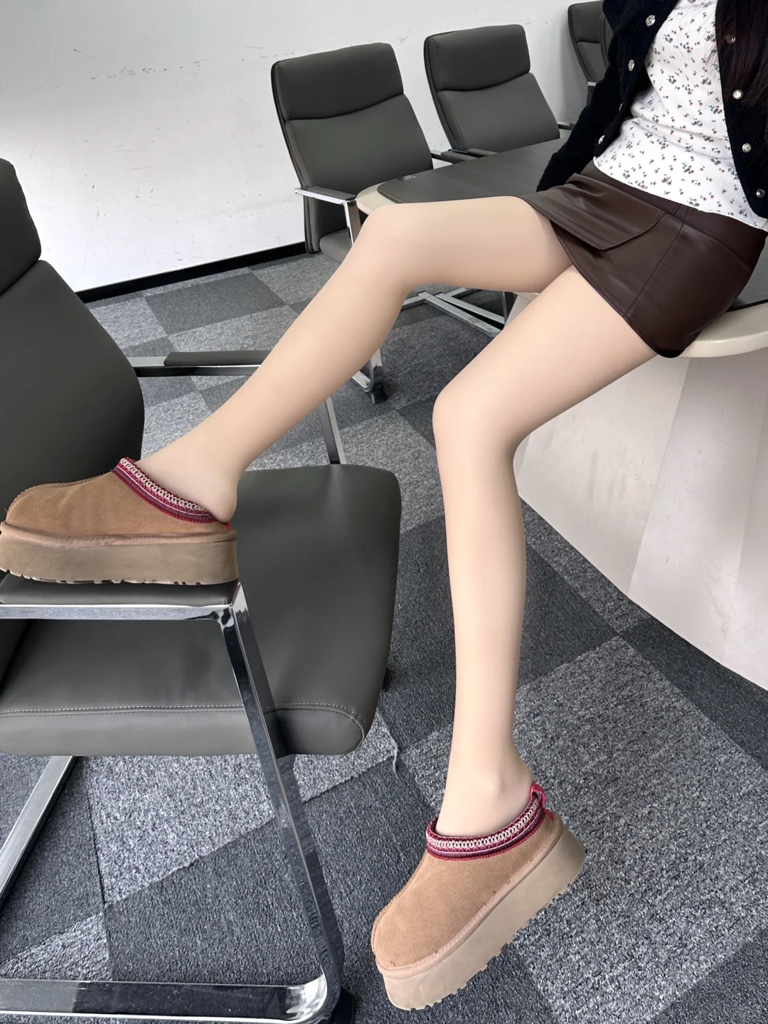 同事吐槽:来开会穿这么单薄不怕得老寒腿啊